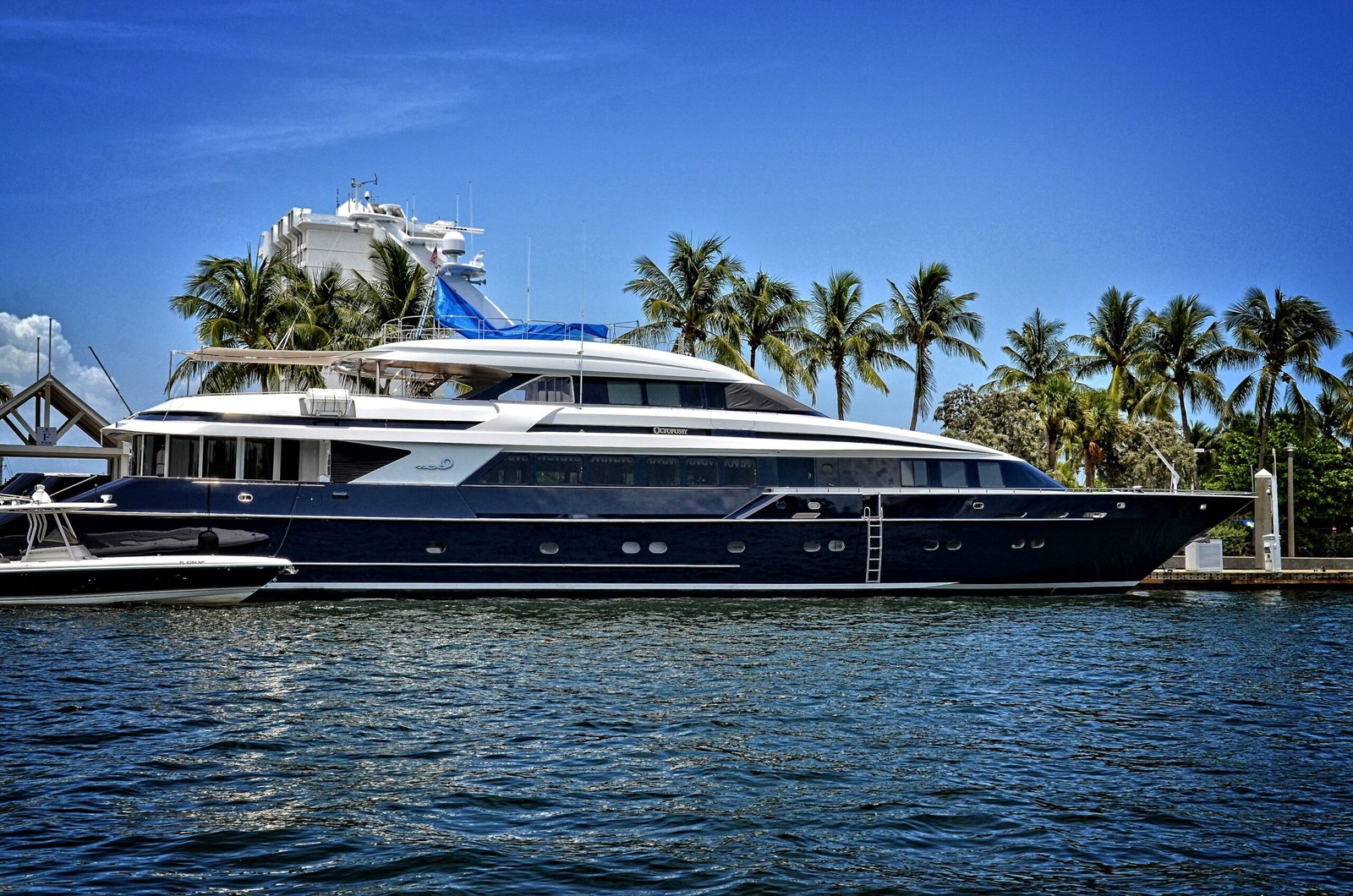 How much does a yacht rental cost